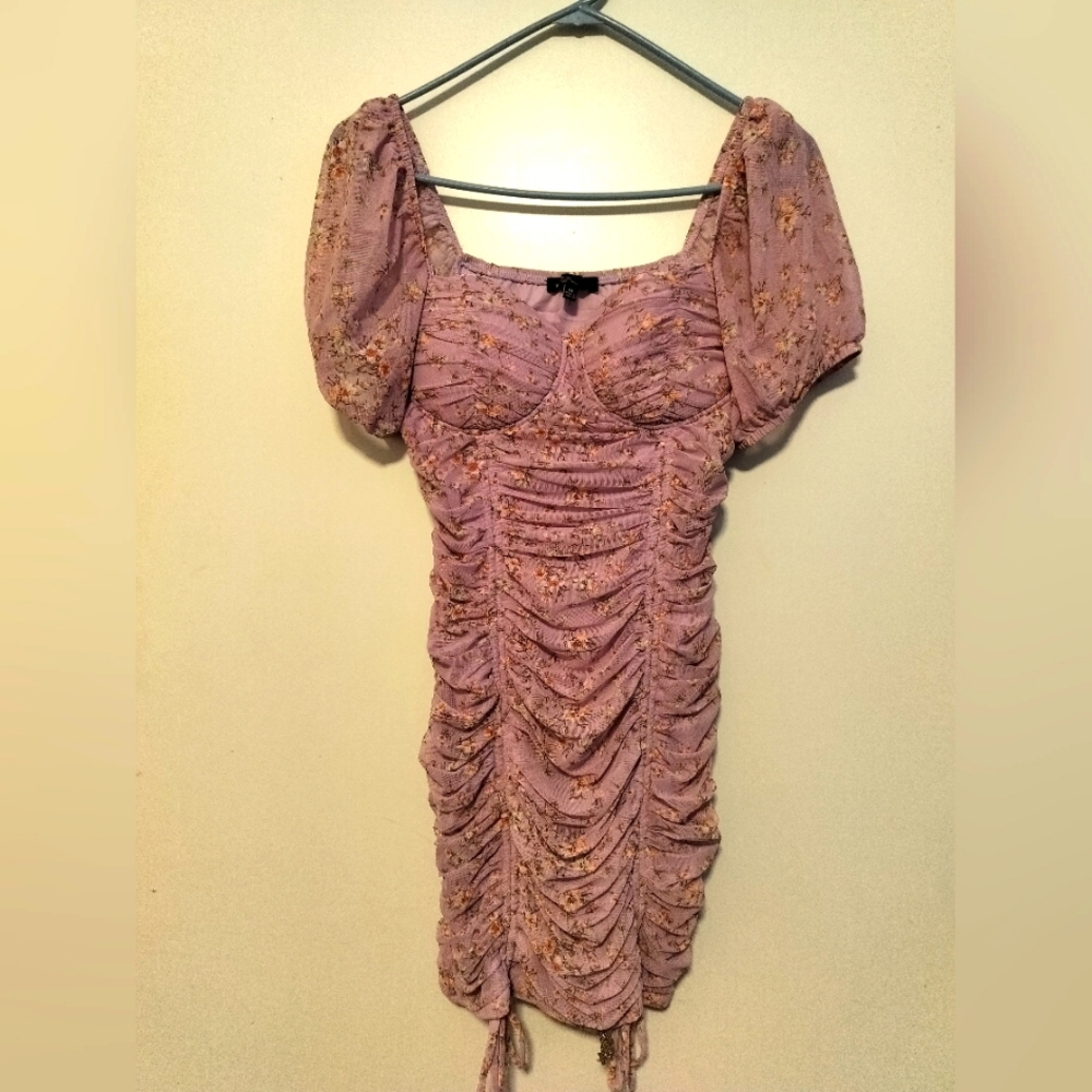Blushe, Lavender 🪻 Feminine, Floral Ruched Dress Size Medium.